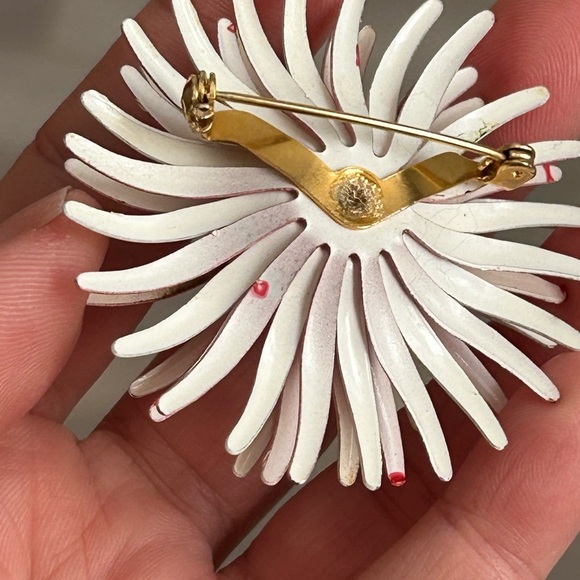 4/$50 vintage 1970 Pink and White Flower Brooch 🌺 - Picture 7 of 8